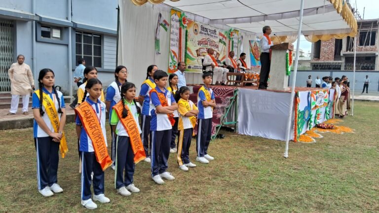 वंदे मातरम्’ से गूंजा रुड़की, 5 हजार से अधिक लोगों ने एक स्वर में गाया राष्ट्रीय गीत…