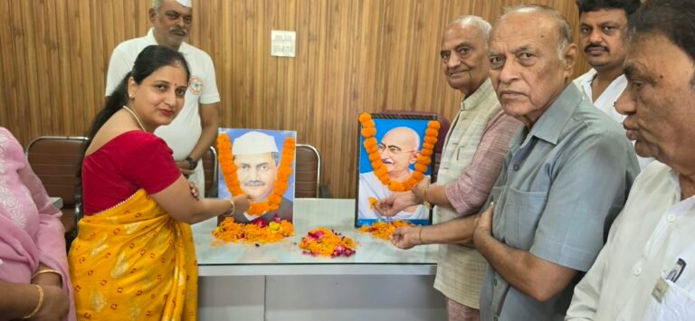 गांधी जयंती पर महात्मा गांधी और लाल बहादुर शास्त्री को किया नमन, पूजा गुप्ता के कैम्प कार्यालय में आयोजित हुआ कार्यक्रम…