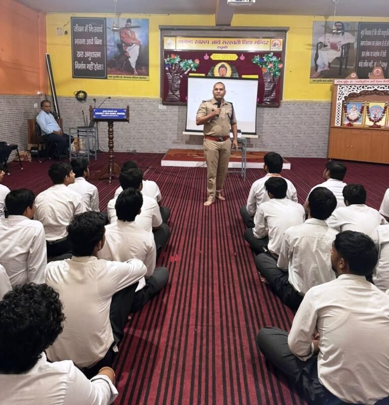 रुड़की में छात्र-छात्राओं को पढ़ाया सड़क सुरक्षा का पाठ, यातायात पुलिस ने दिलाया नियमों के पालन का संकल्प…